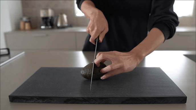 Pknife-abokado.gif__PID:3bef745f-5b14-435b-a1d8-12974a603a97